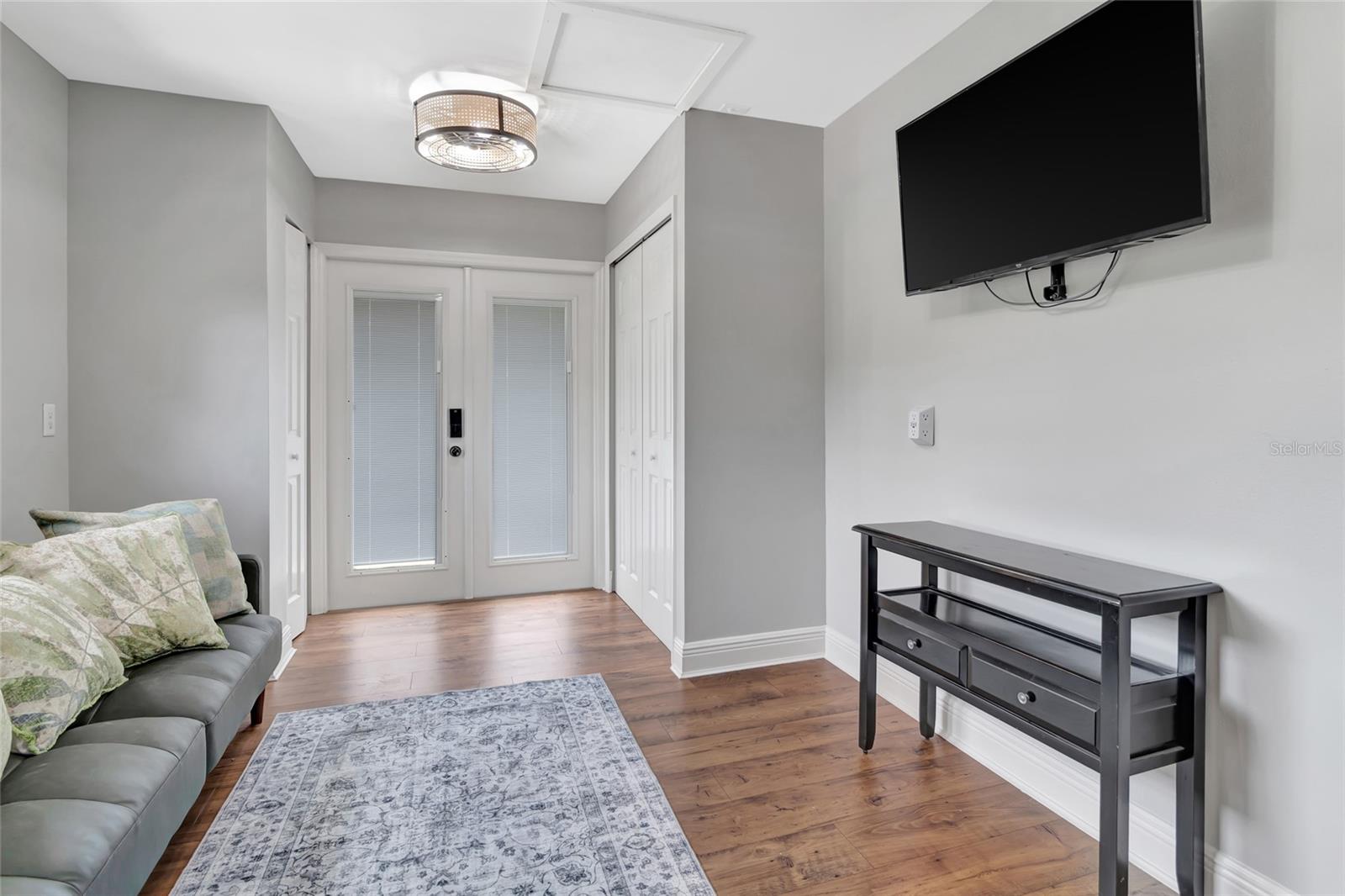 COUNTRY LAKES - Residential