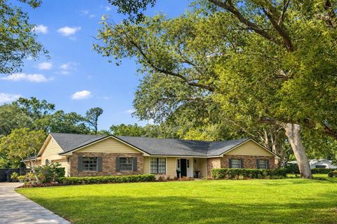 Photo of 14140 Country Estate Drive, Winter Garden, FL 34787 (MLS # O6397262)