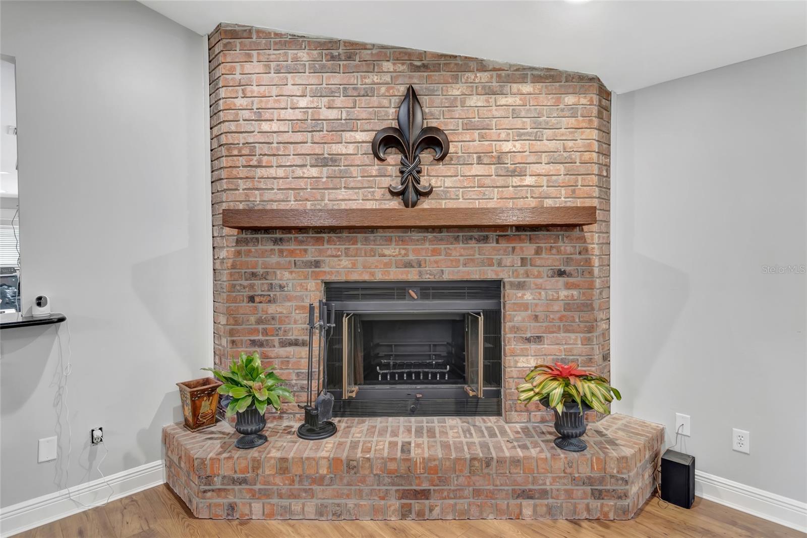 COUNTRY LAKES - Residential