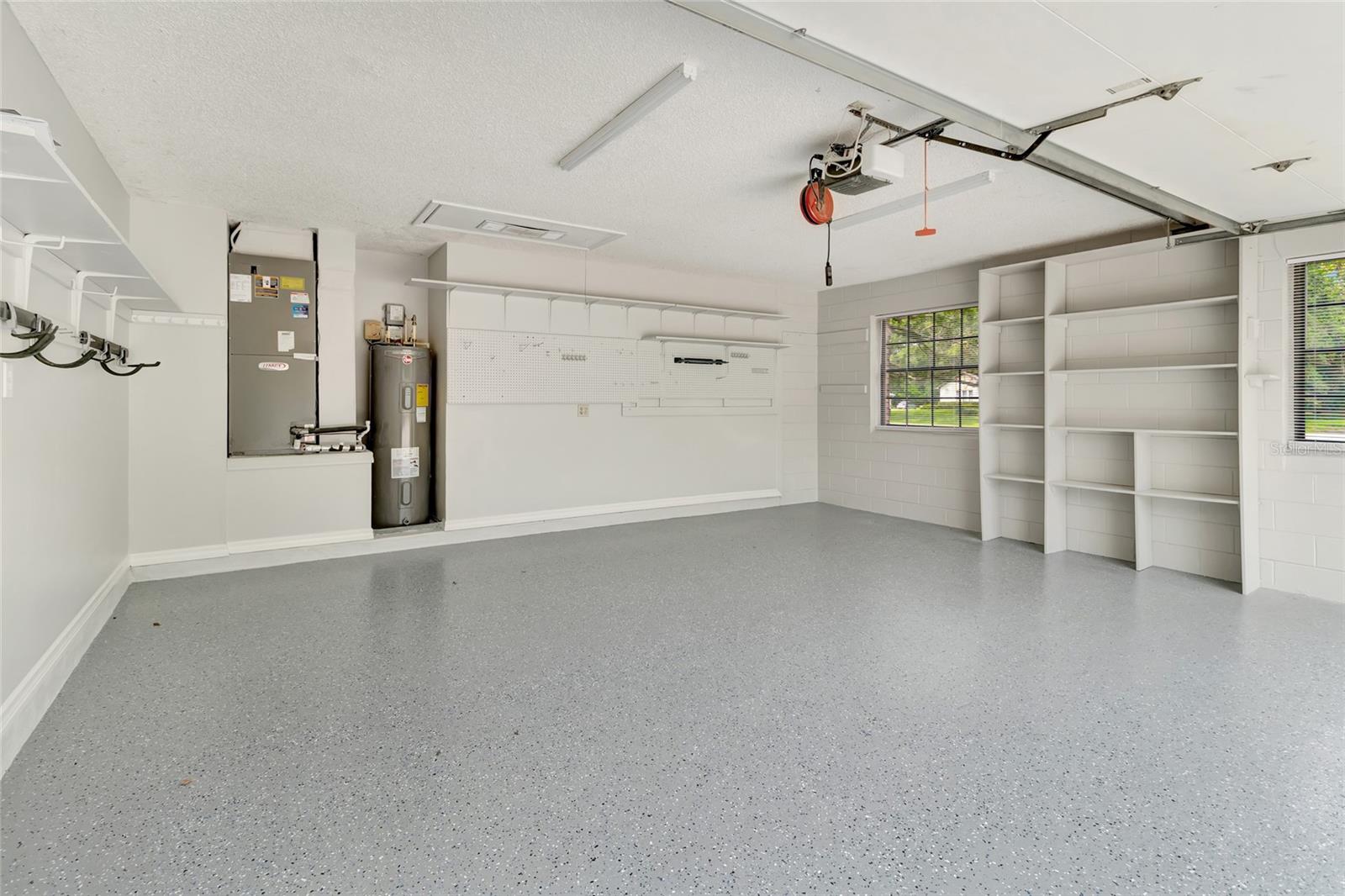 COUNTRY LAKES - Residential