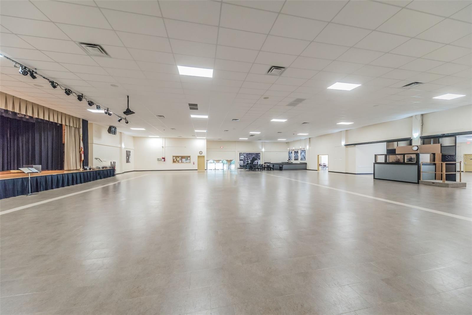 ON TOP OF THE WORLD - Residential