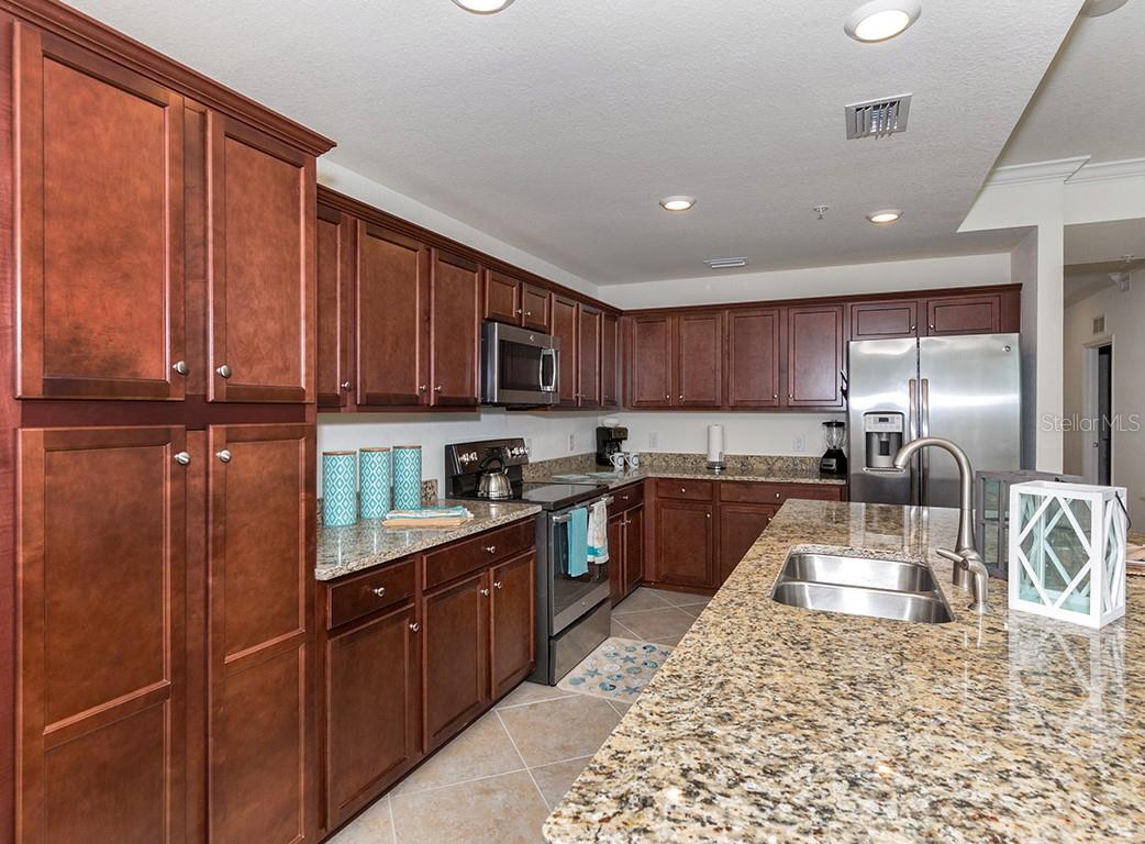 LAKEWOOD NATIONAL - Residential Lease