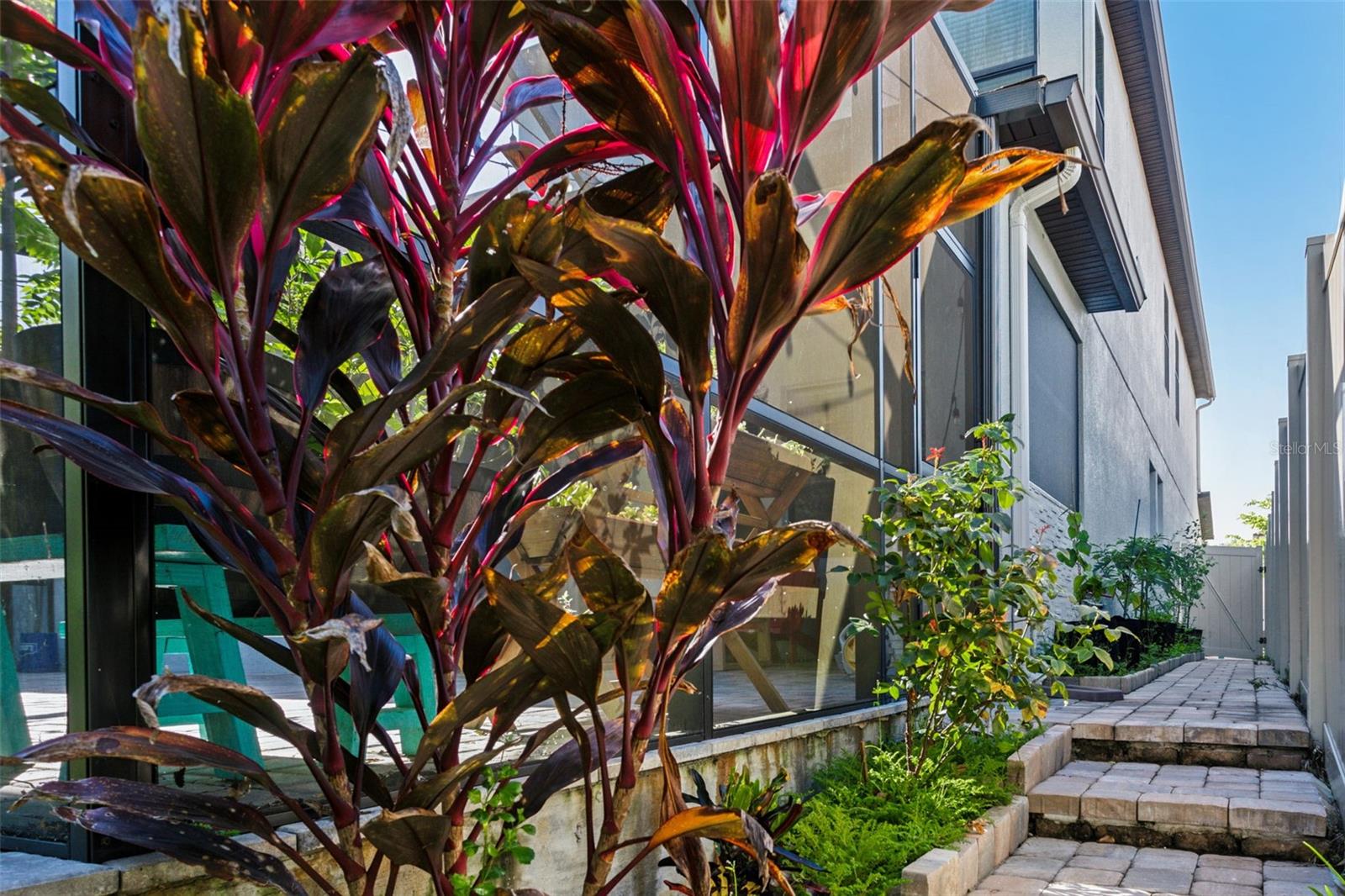 TAMPA PALMS AREA 3 PRCL 38 - Residential Lease