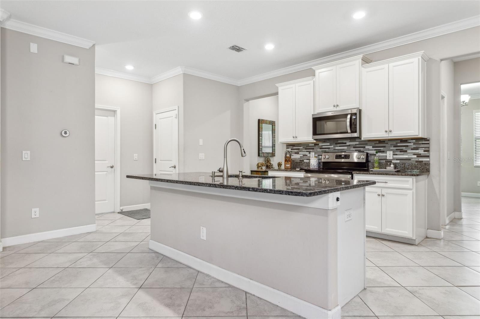 TAMPA PALMS AREA 3 PRCL 38 - Residential Lease