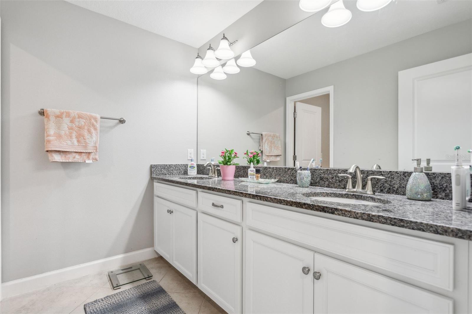 TAMPA PALMS AREA 3 PRCL 38 - Residential Lease