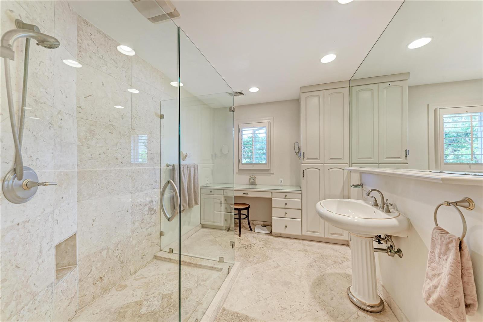 SOUTH GATE - Residential