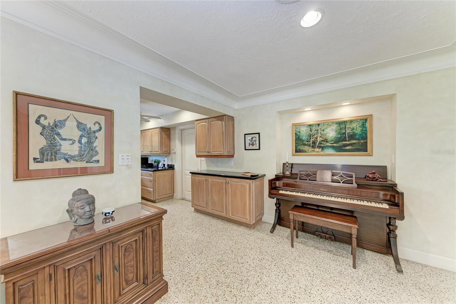 SOUTH GATE - Residential