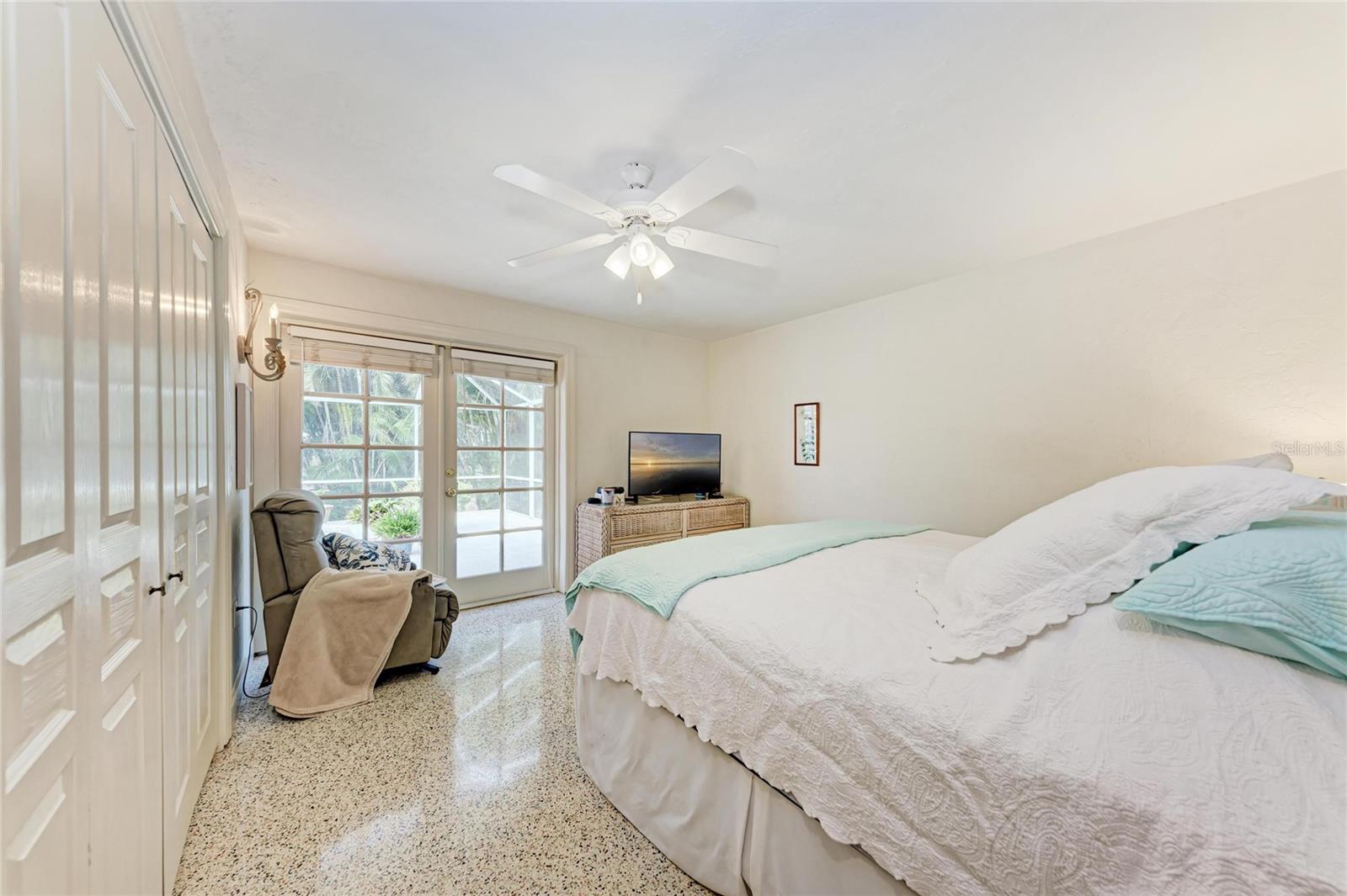 SOUTH GATE - Residential