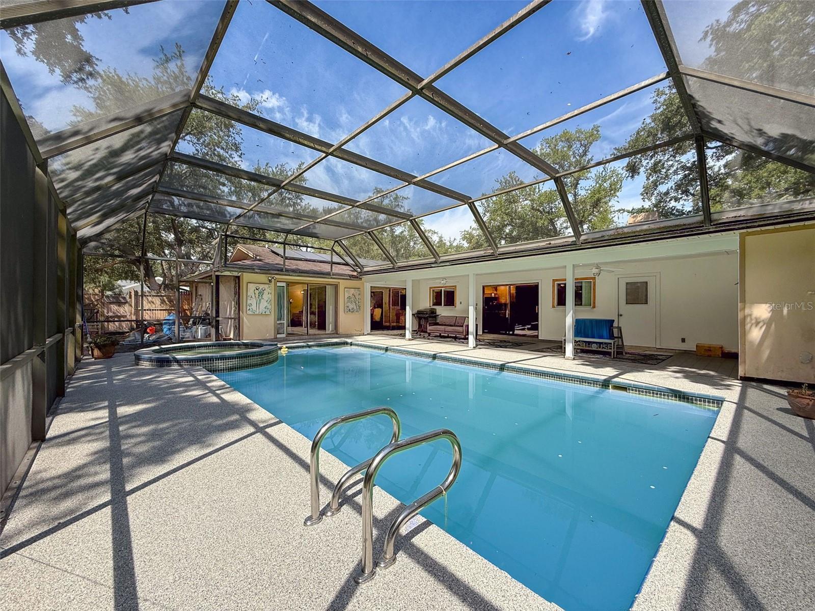44 PINEWOOD CIRCLE