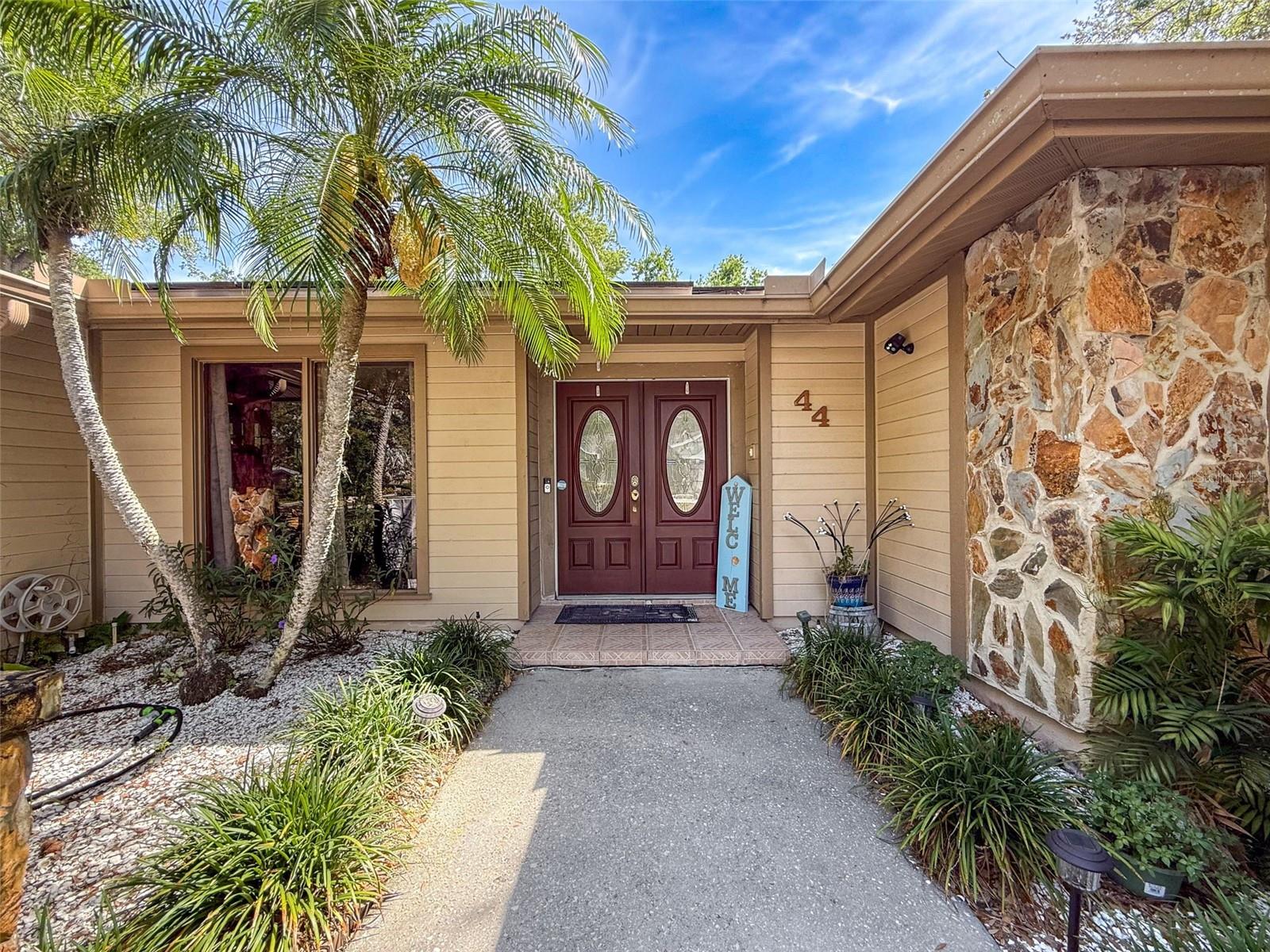 44 PINEWOOD CIRCLE