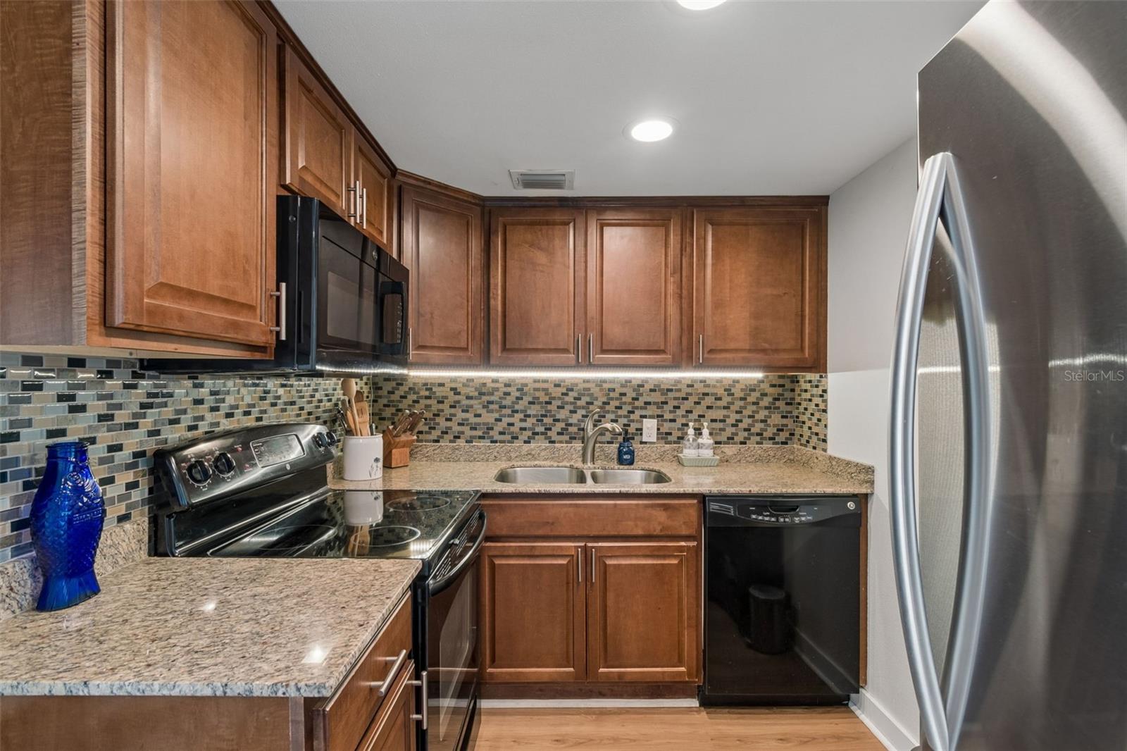 BAYSHORE TOWERS A CONDO - Residential