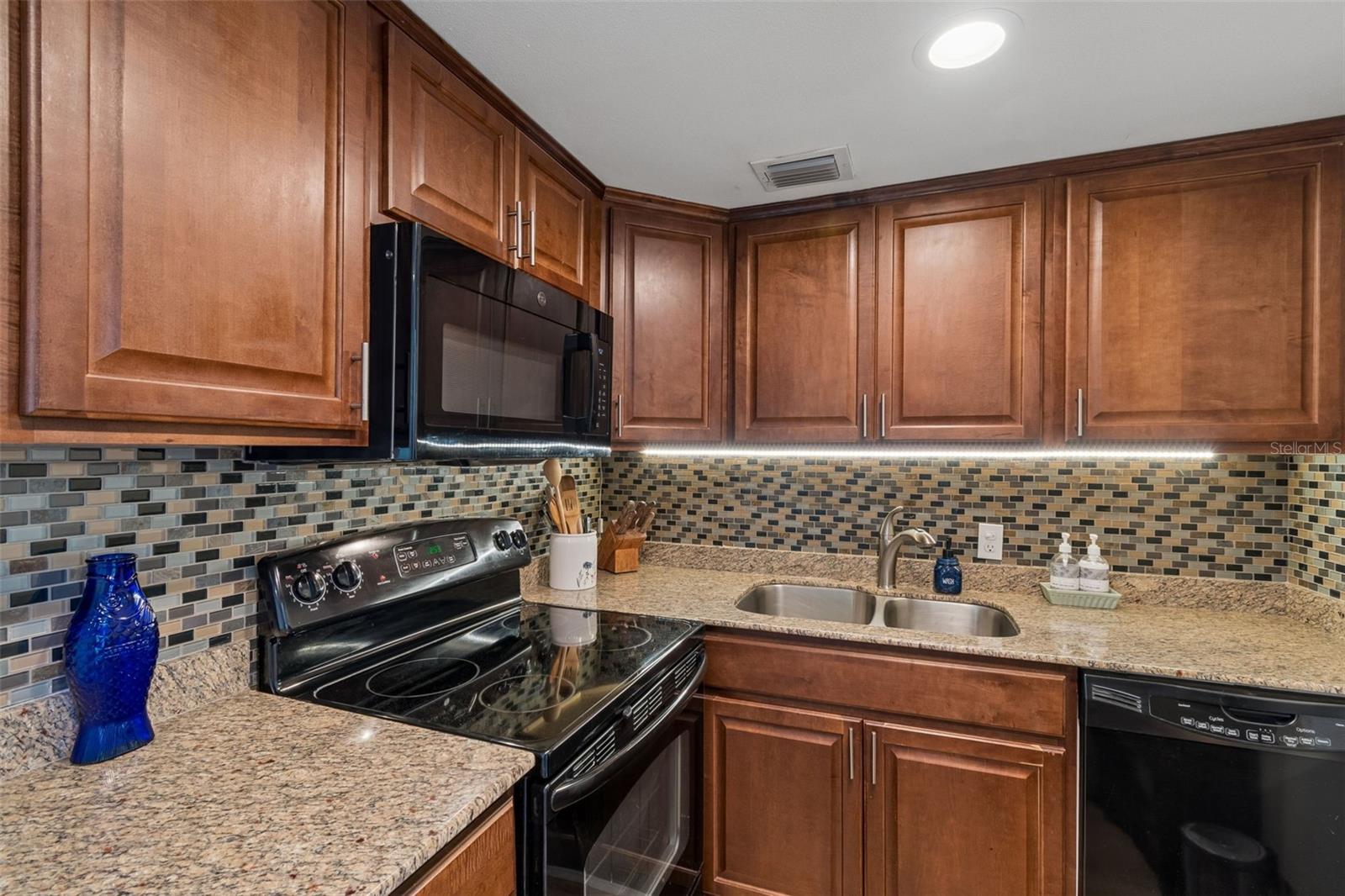 BAYSHORE TOWERS A CONDO - Residential