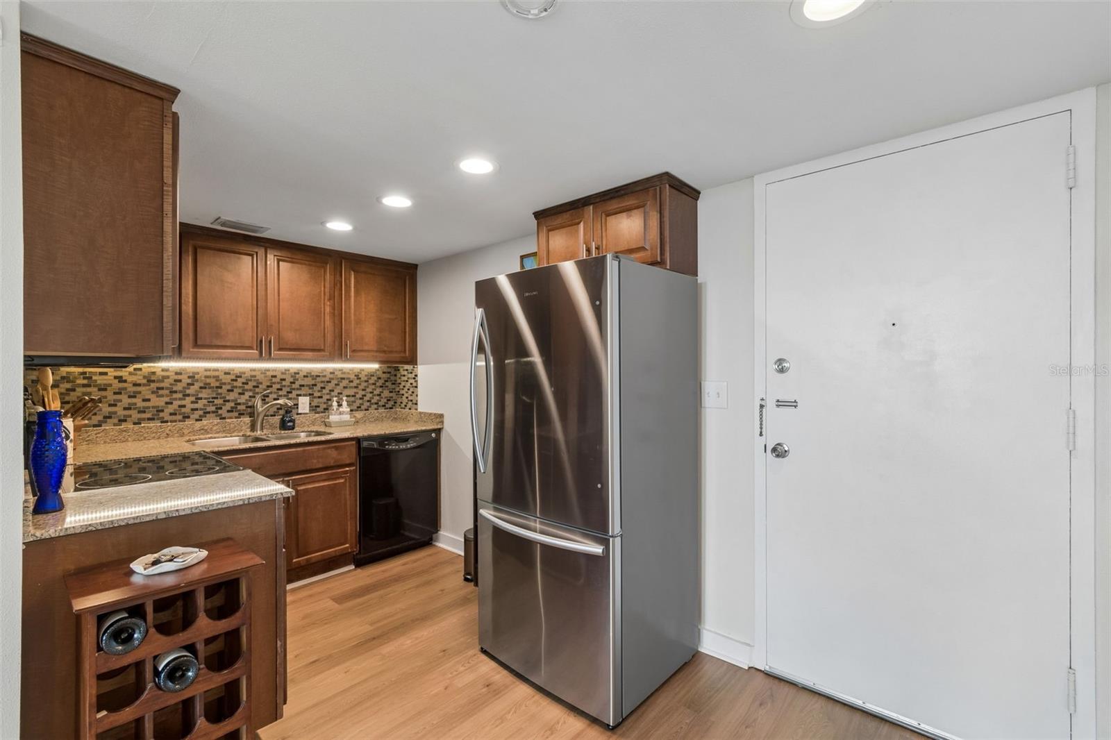 BAYSHORE TOWERS A CONDO - Residential