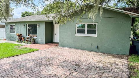 A home in AUBURNDALE