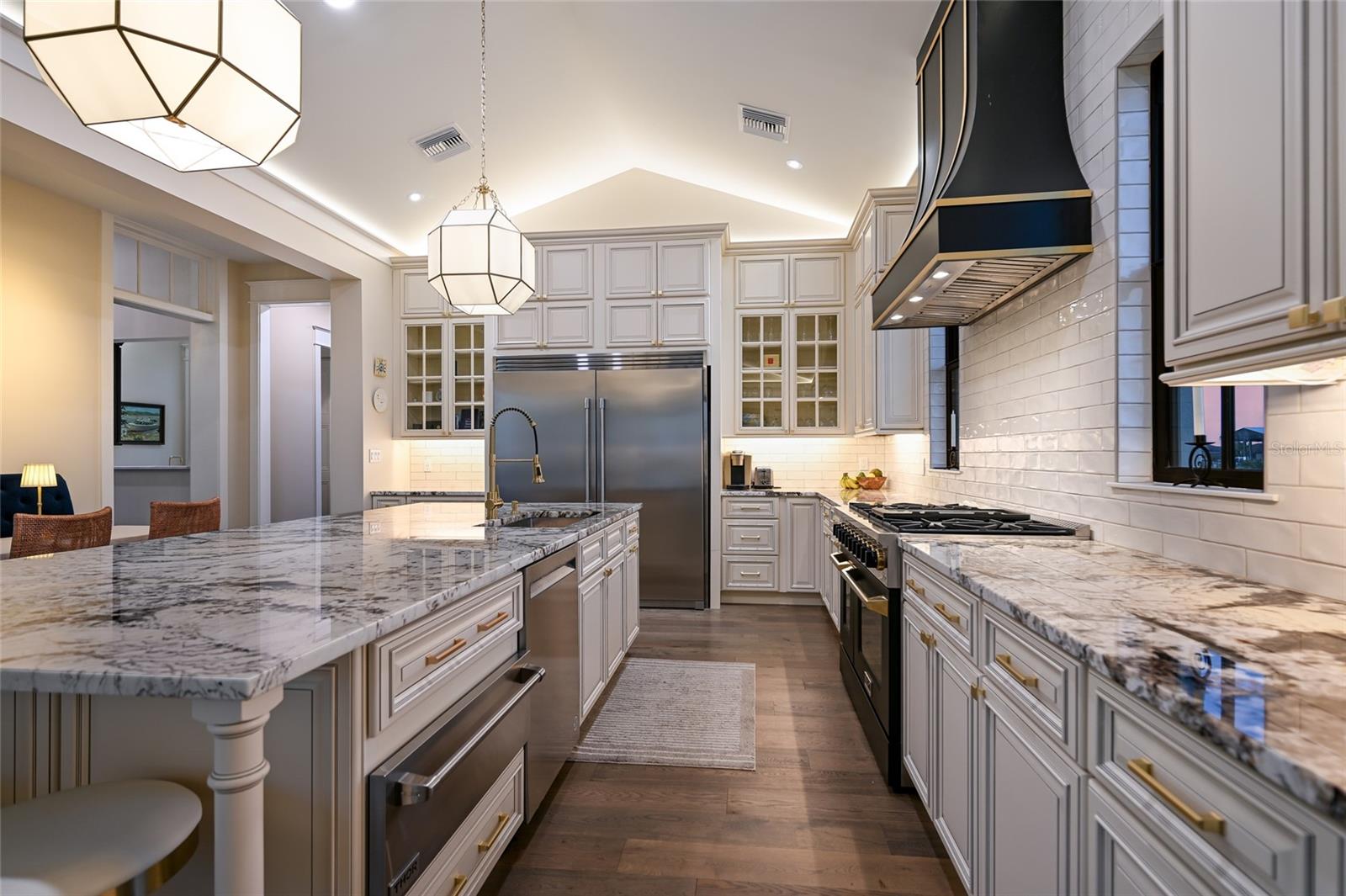 SANCTUARY COVE - Residential