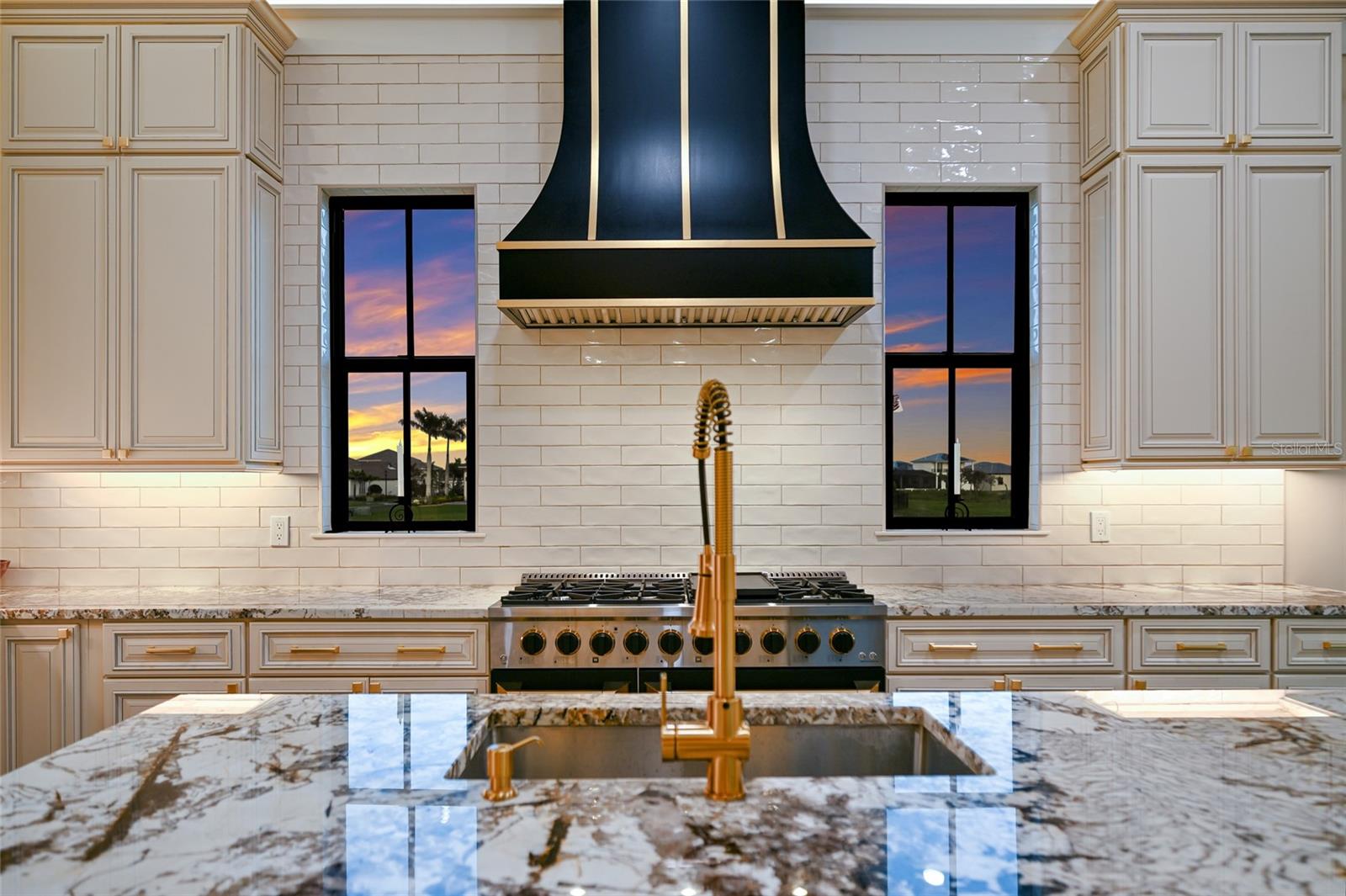SANCTUARY COVE - Residential