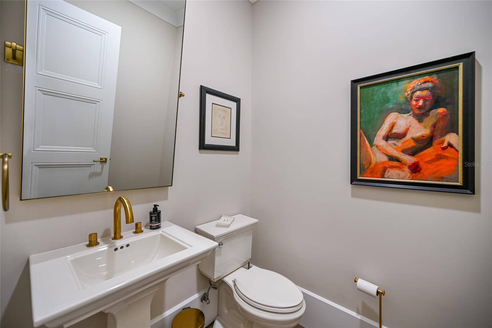 SANCTUARY COVE - Residential