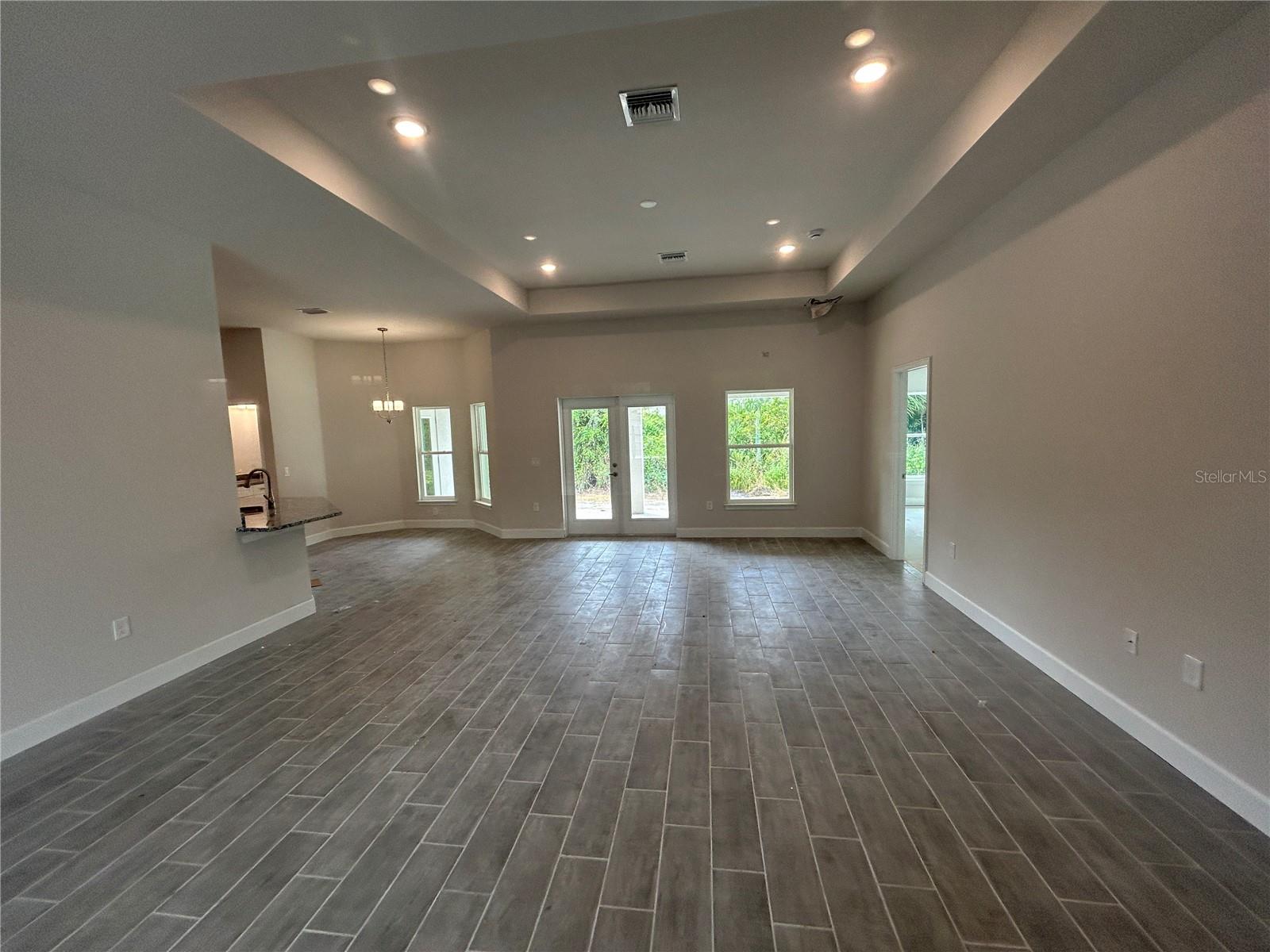 411 PARAMARIBO STREET