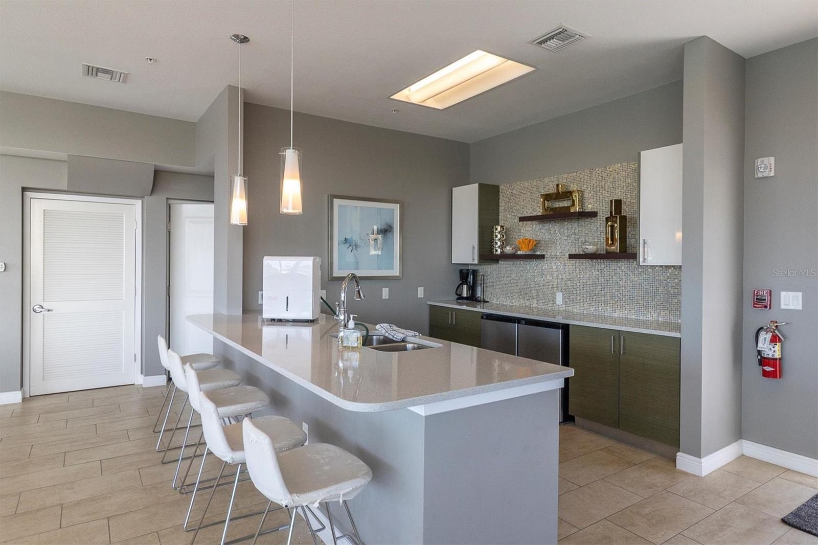 ISLAND WAY TOWERS CONDO - Residential