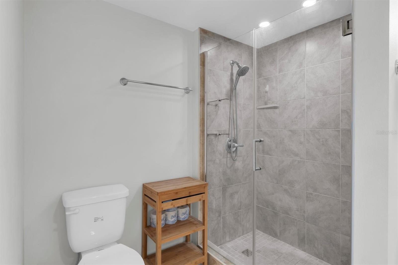 ISLAND WAY TOWERS CONDO - Residential