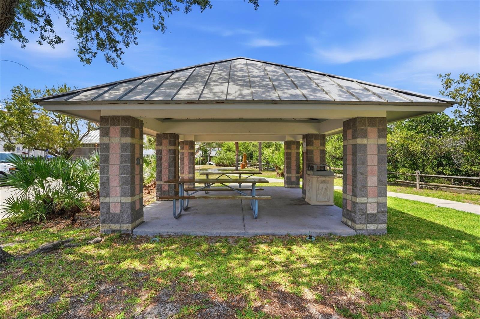 RIDGEWOOD GROVES - Residential