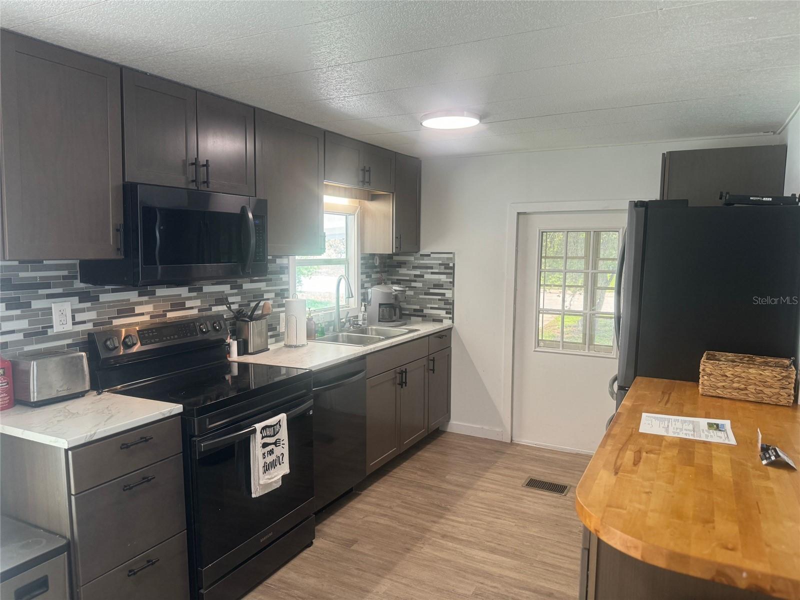 LAKE GRIFFIN ISLES UNIT 01 - Residential