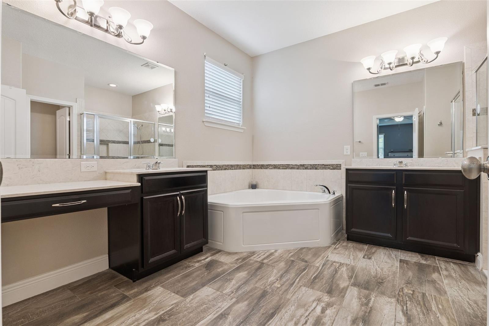 WELLINGTON WOODS - Residential