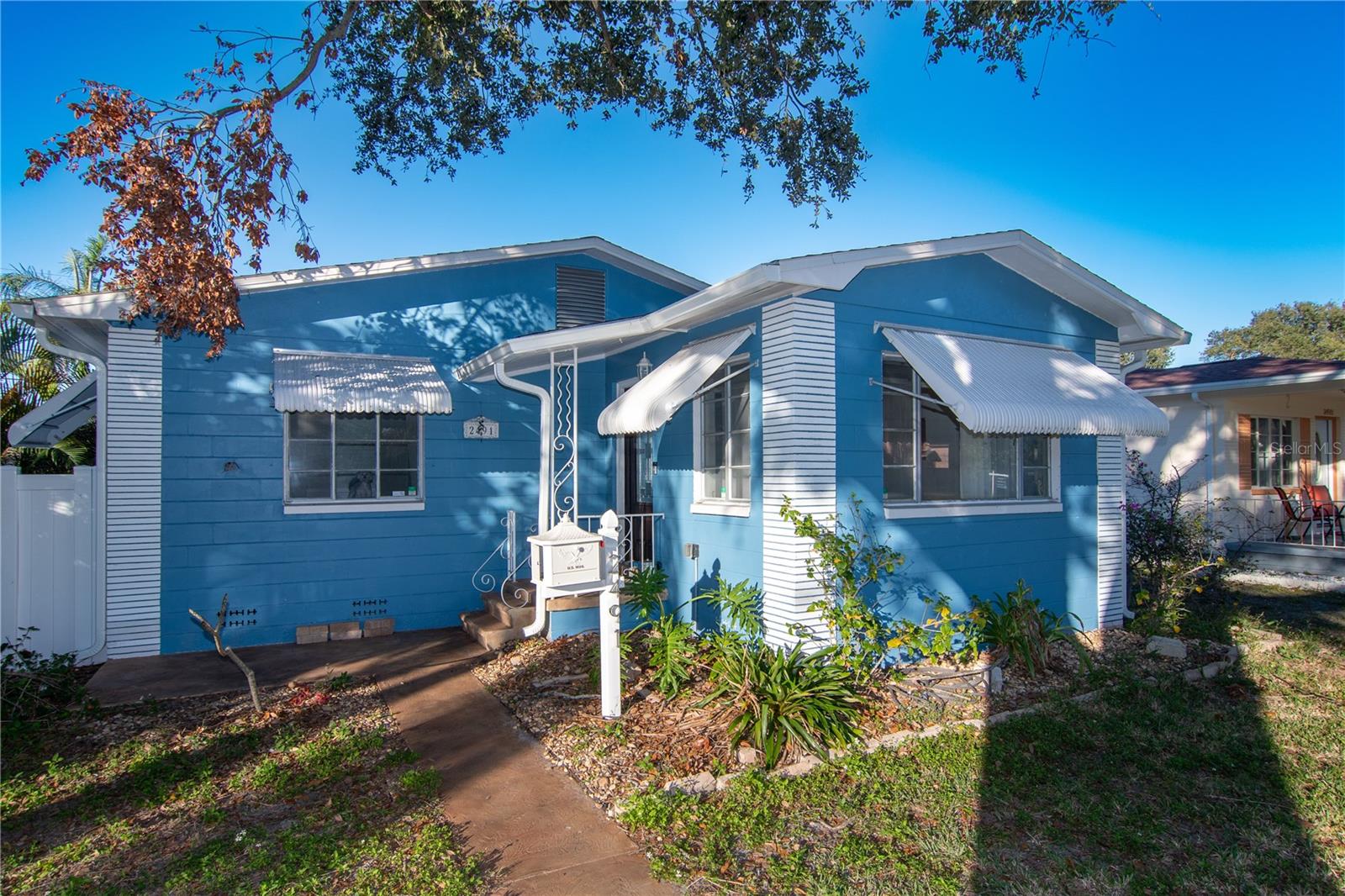 Charming & Fully Furnished 3BR Home with Backyard Deck • Flexible Rental • $2,700/mo
Available July 21, 2025 — This beautifully maintained 3-bedroom, 2-bath home in the heart of St. Petersburg Heights offers the perfect blend of comfort, charm, and convenience. Whether you're here for work, school, relocation, or an extended stay, this fully furnished home is move-in ready and available for mid-term rentals (6-month minimum).
Inside, enjoy cozy, well-appointed living spaces filled with natural light, a well-equipped kitchen, and thoughtful vintage touches that make the home feel warm and welcoming. The split-bedroom layout offers privacy and flexibility, while the attached 1-car garage and storage shed provides added convenience.
Step out back to your spacious deck—ideal for morning coffee or evening cocktails under the retractable awning. It’s the perfect spot to soak up the Florida sunshine in peace.
Located just minutes from I-275, downtown St. Pete, top hospitals, shopping, dining, museums, and some of the best beaches in the country, this home checks all the boxes for a comfortable and well-connected stay.
$2,700/month
Fully Furnished | 3 Bed / 2 Bath | 1-Car Garage | Extra storage shed
6-Month Minimum Lease
Available July 21, 2025
Pets considered case-by-case