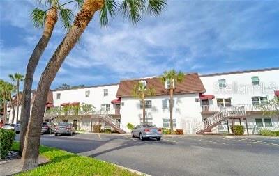 Under appraised value for quick sale. Spacious three bedrooms townhouse overlooking a beautiful canal on both levels. Inside utilit room, Maintenance fees includes insurance and flood insurance , pool maintenance, and all exterior maintenance. Easy commute to Pinellas beaches,Airport, shopping. And dining. Alonso High School