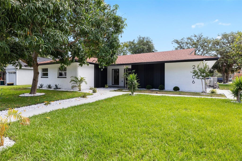 Photo of 2306 S San Jose Circle, Tampa, FL 33629 (MLS # TB8553956)
