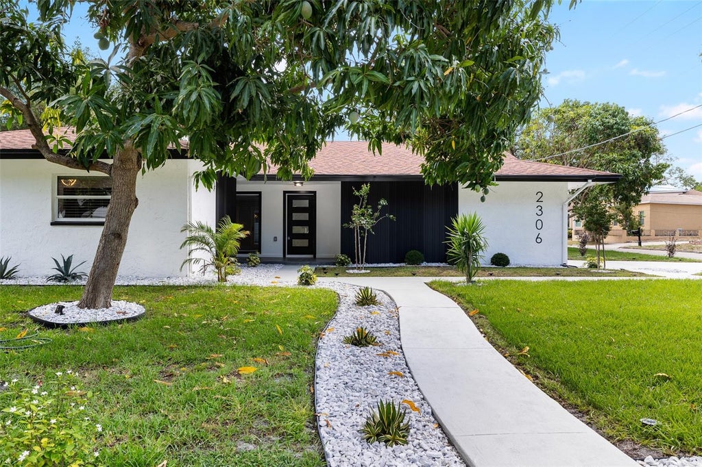 Photo of 2306 S San Jose Circle, Tampa, FL 33629 (MLS # TB8553956)