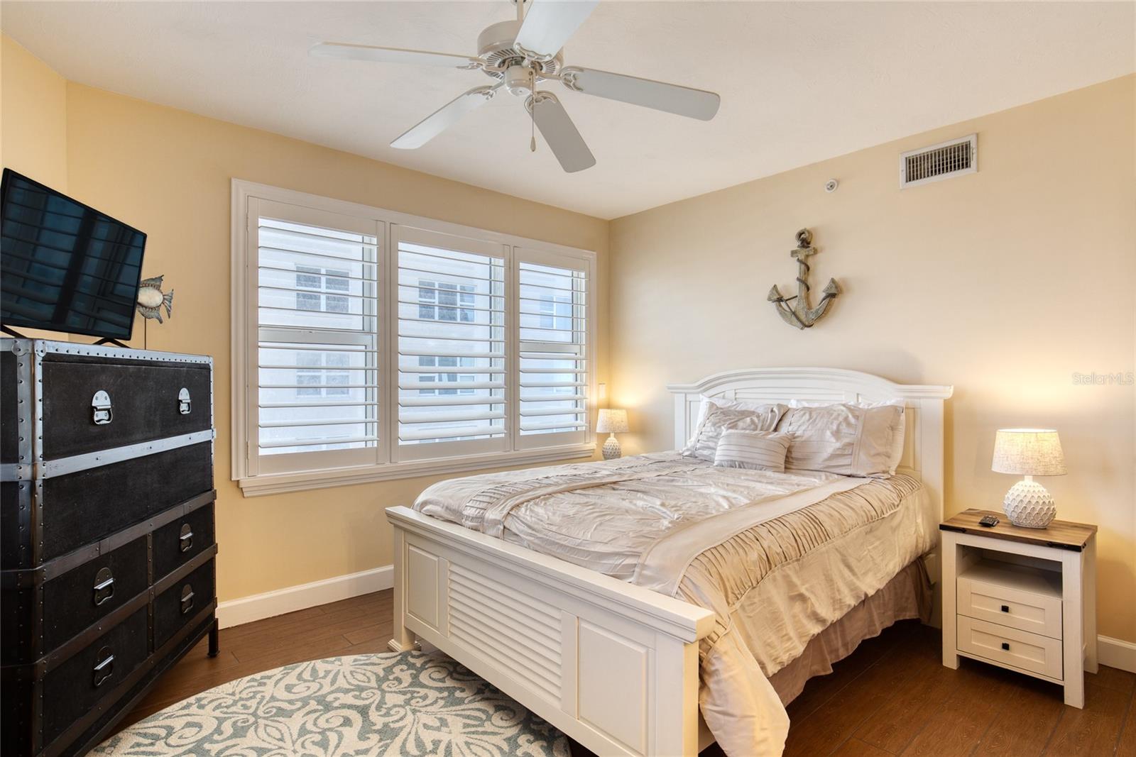 DIMUCCI TWIN TOWERS N & S - Residential