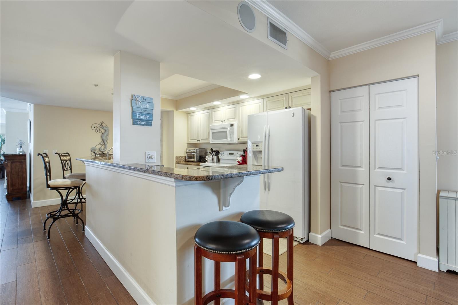 DIMUCCI TWIN TOWERS N & S - Residential