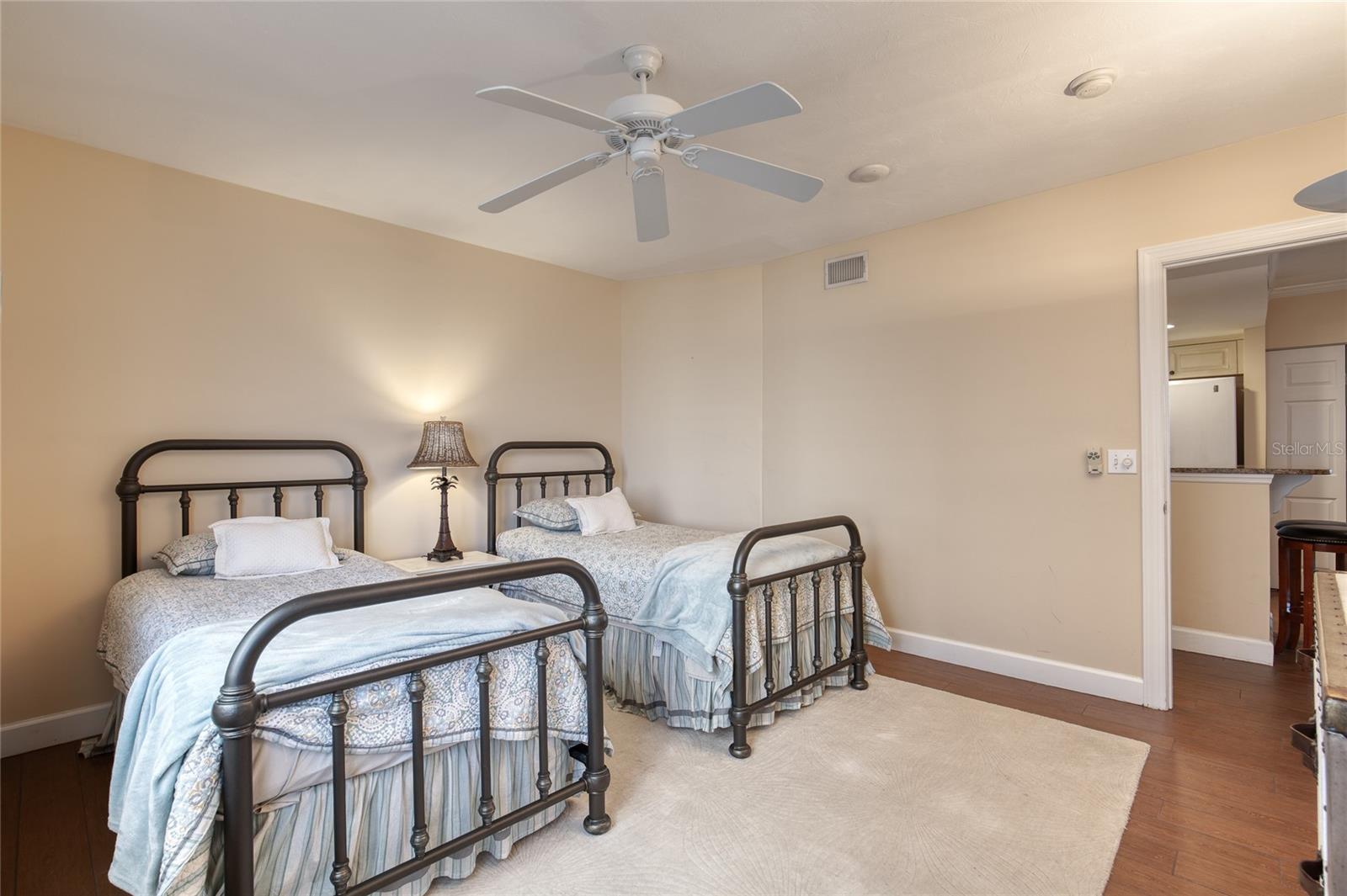 DIMUCCI TWIN TOWERS N & S - Residential