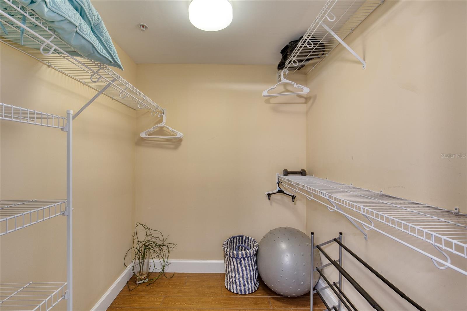 DIMUCCI TWIN TOWERS N & S - Residential