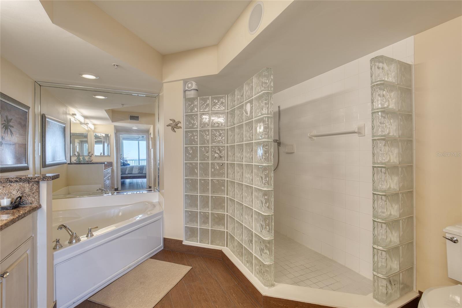 DIMUCCI TWIN TOWERS N & S - Residential