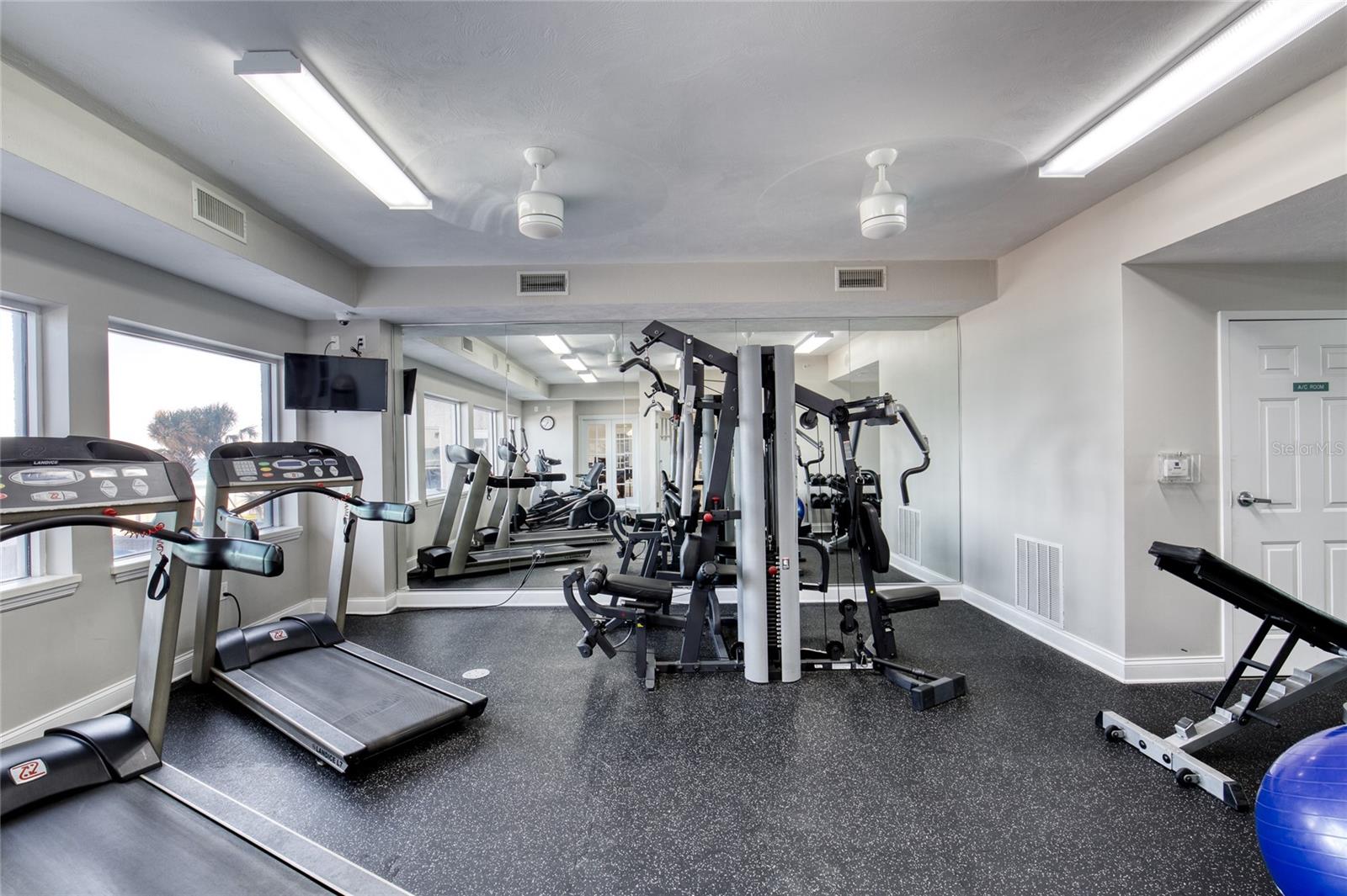 DIMUCCI TWIN TOWERS N & S - Residential