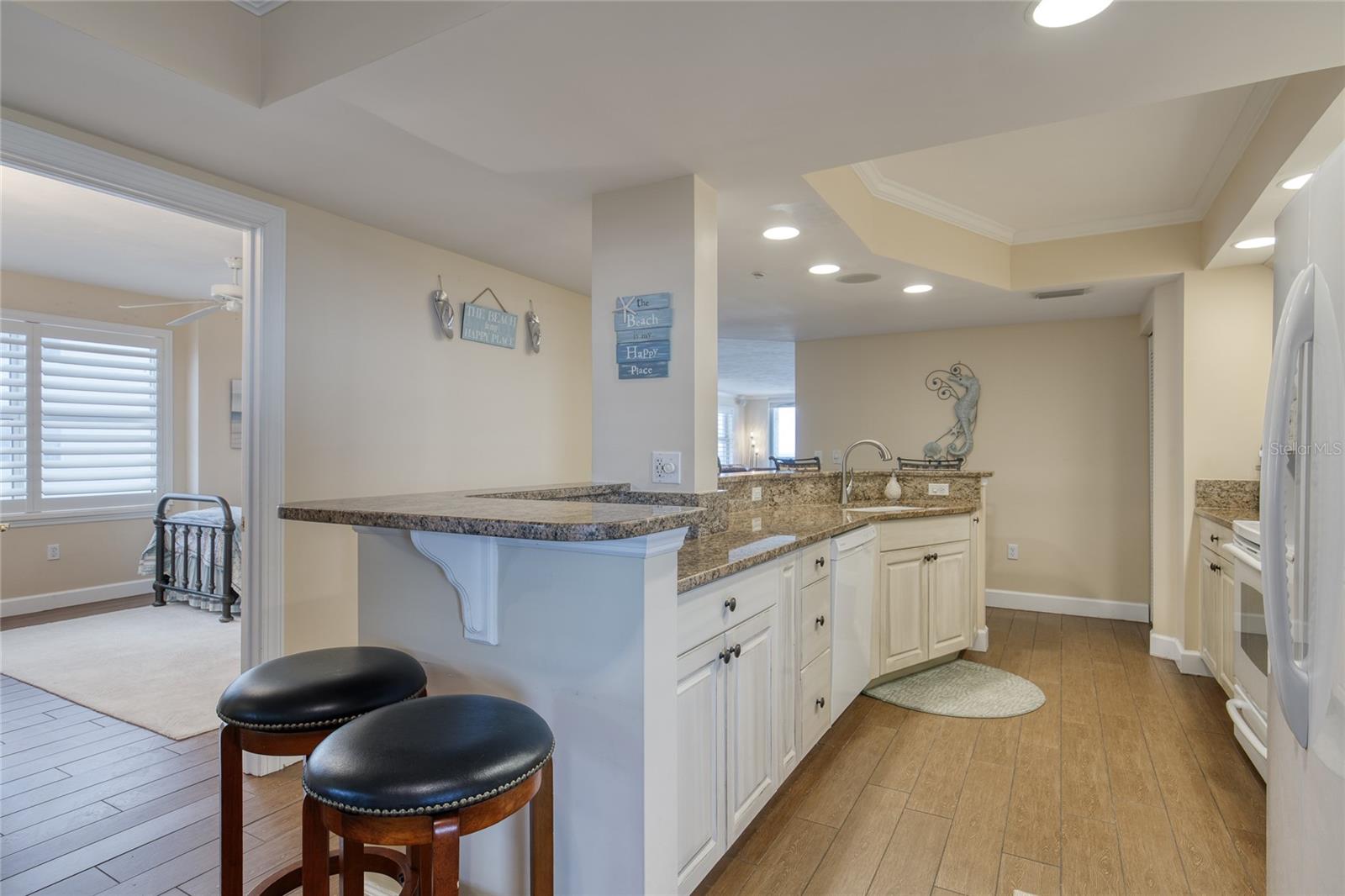 DIMUCCI TWIN TOWERS N & S - Residential