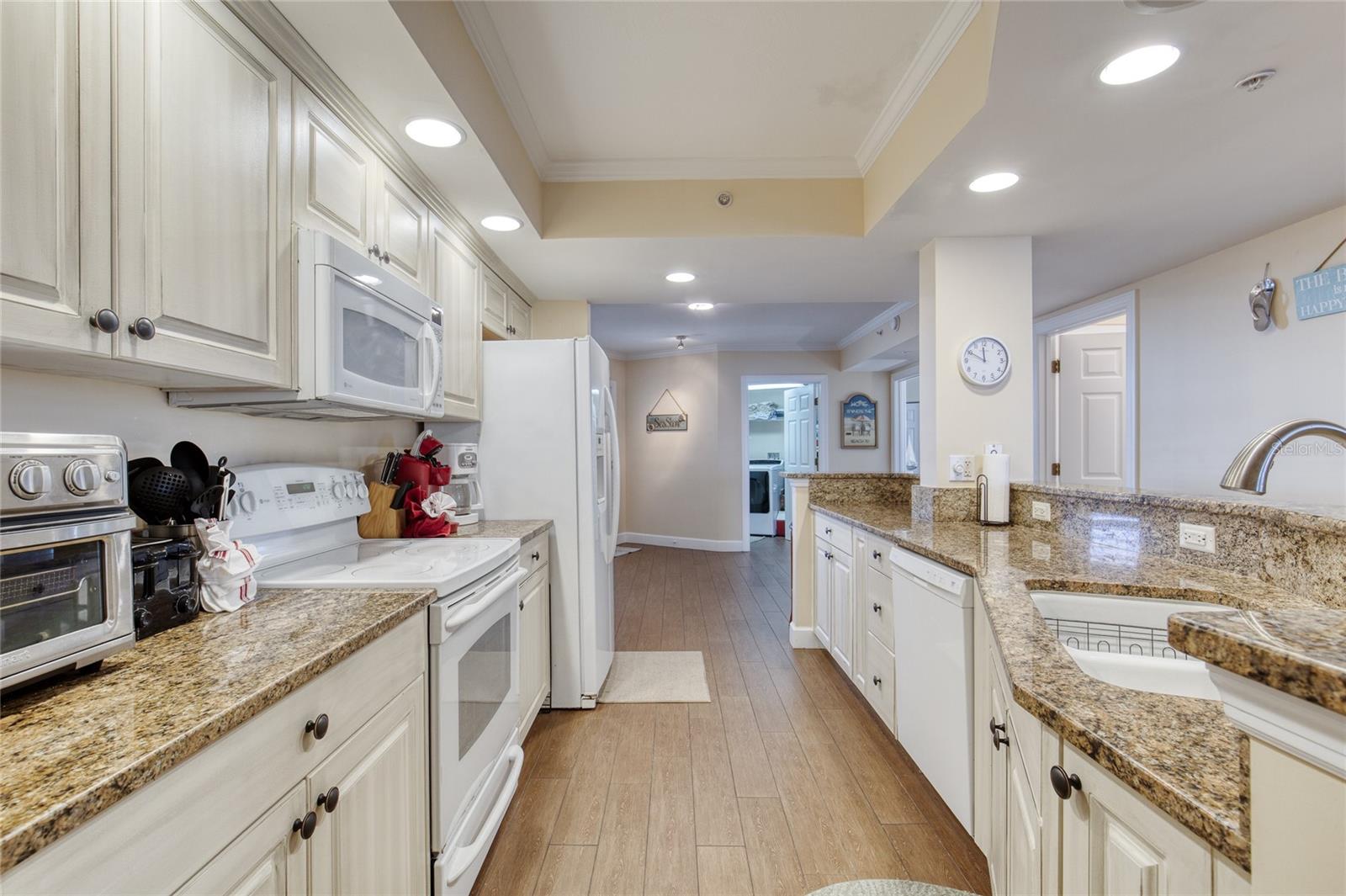 DIMUCCI TWIN TOWERS N & S - Residential