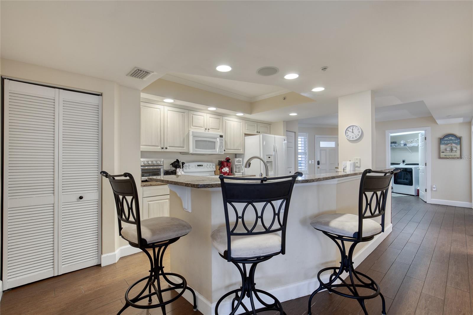 DIMUCCI TWIN TOWERS N & S - Residential