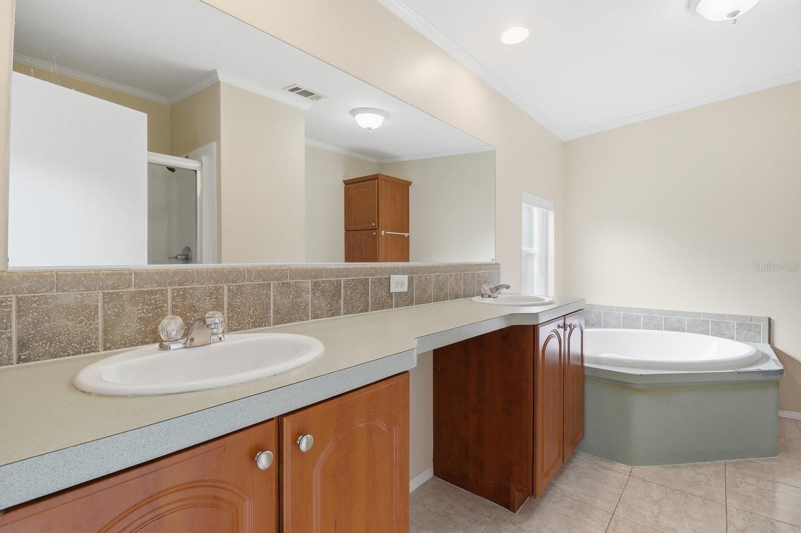 SEVEN RIVERS ESTS - Residential