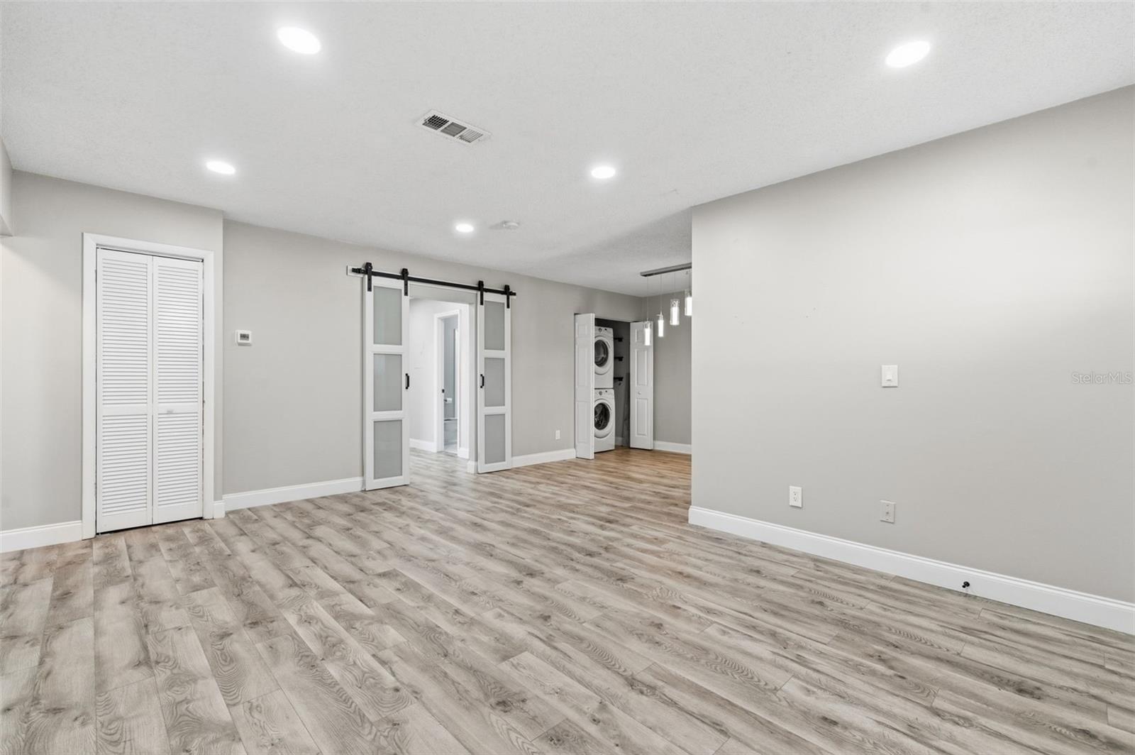 BENT TREE - Residential