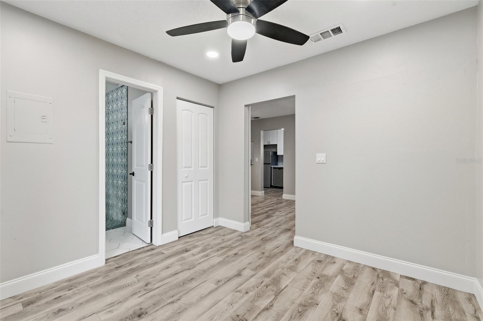 BENT TREE - Residential