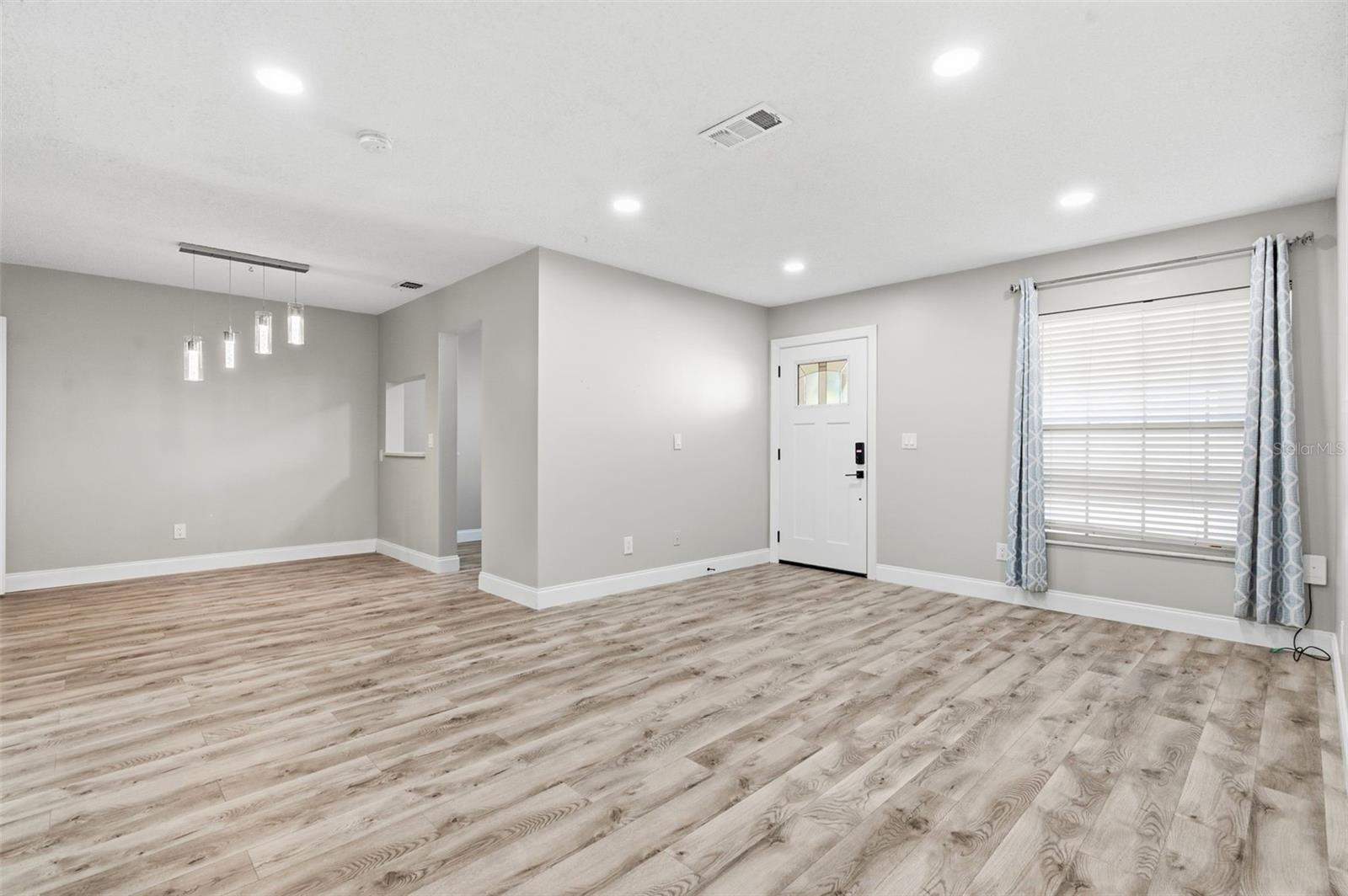 BENT TREE - Residential