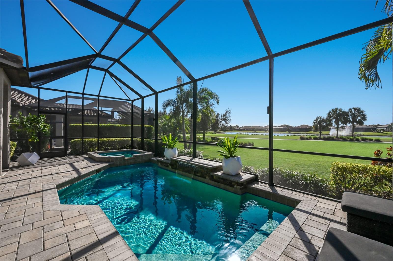 ESPLANADE - Residential