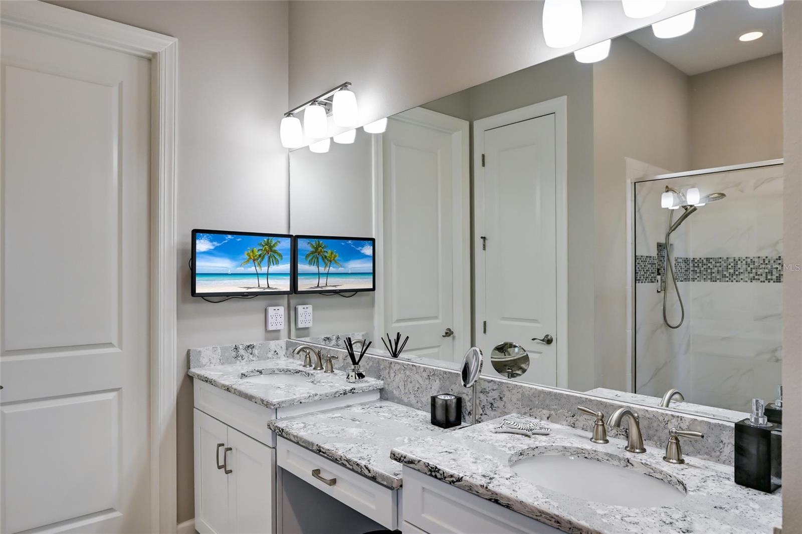 ESPLANADE - Residential