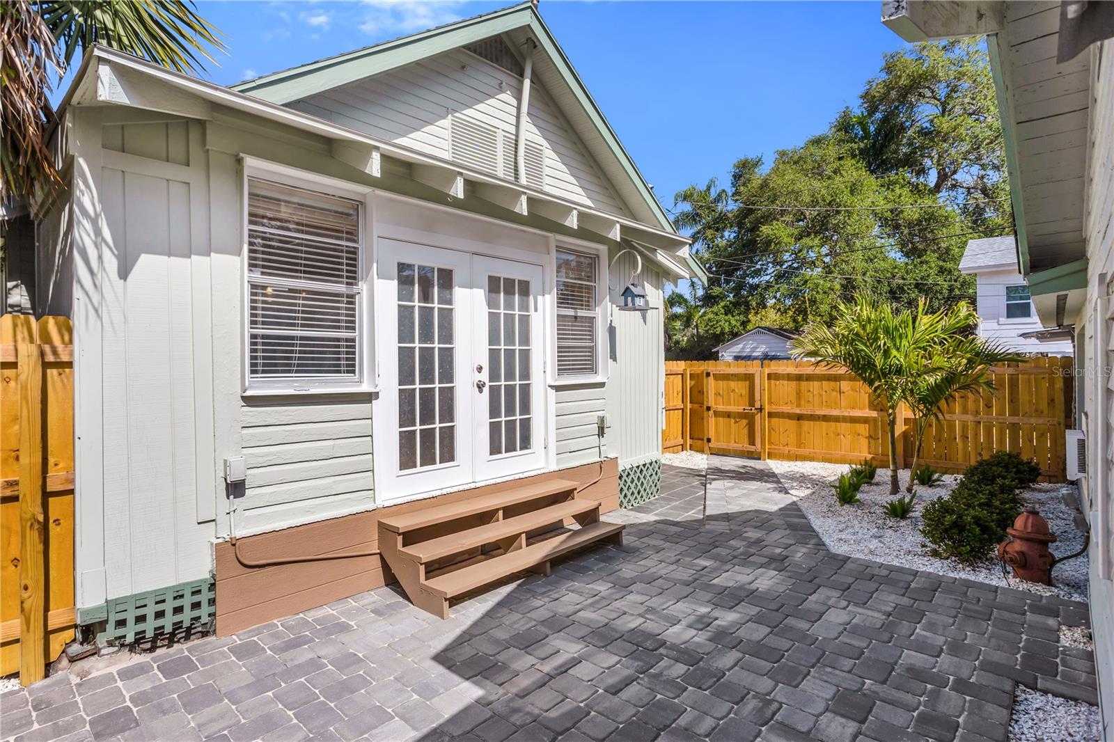 ROUSLYNN - Residential