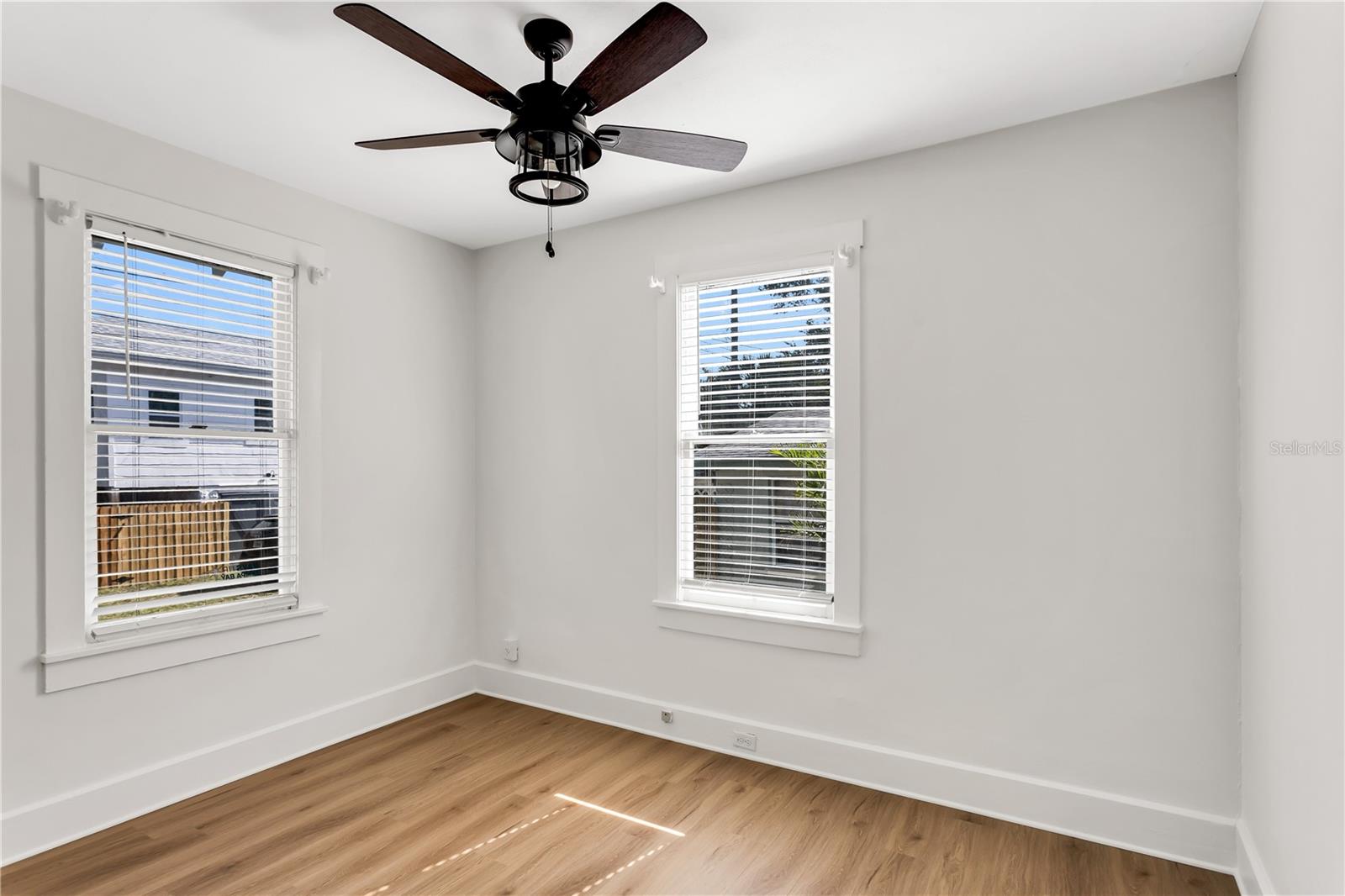 ROUSLYNN - Residential