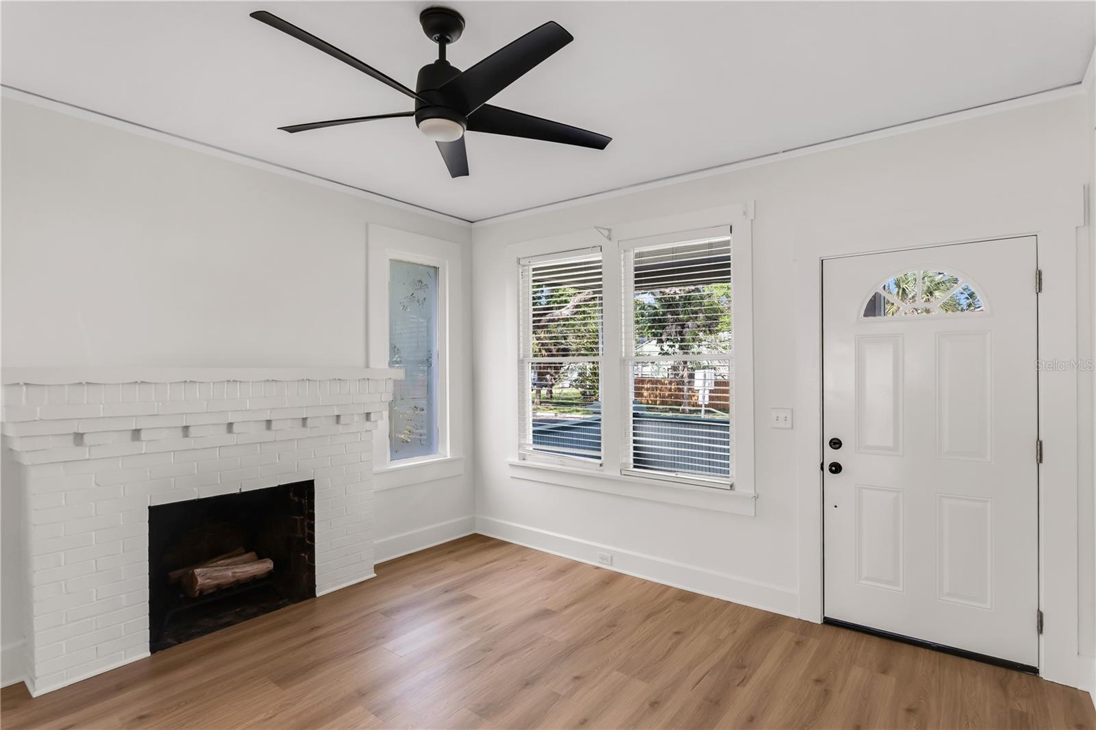 ROUSLYNN - Residential