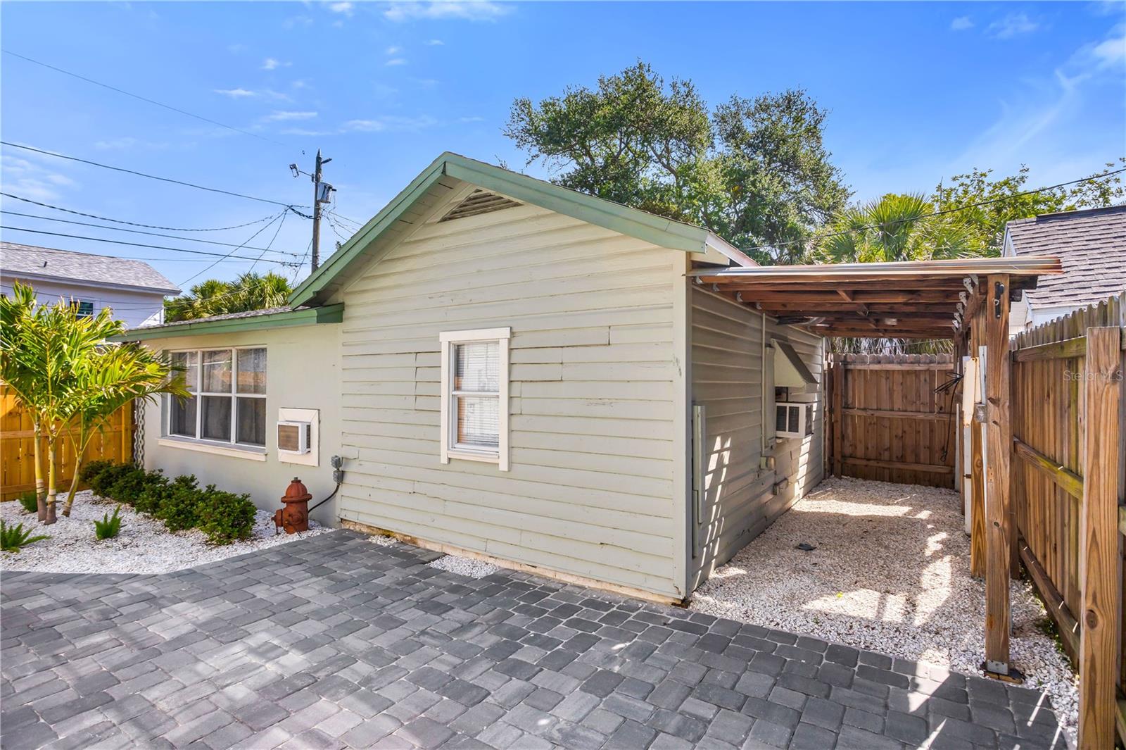 ROUSLYNN - Residential